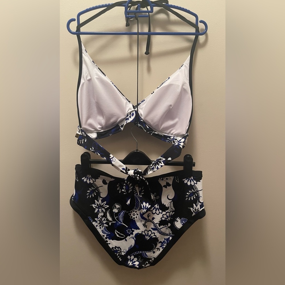 la Vie en Rose - NEW Paisley Criss-cross Triangle Bikini top & high cut bottoms - Picture 2 of 10